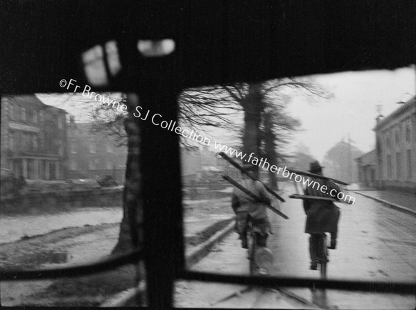 CYCLISTS WITH LADDERS AT PORTOBELLA BRIDGE